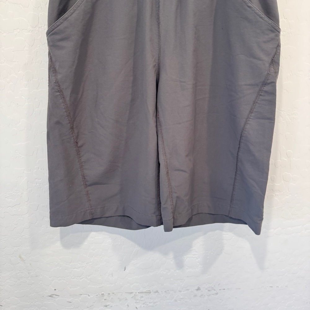 The North Face Charcoal Grey Athletic Shorts Mens Medium Athleisure Workout - Picture 3 of 8